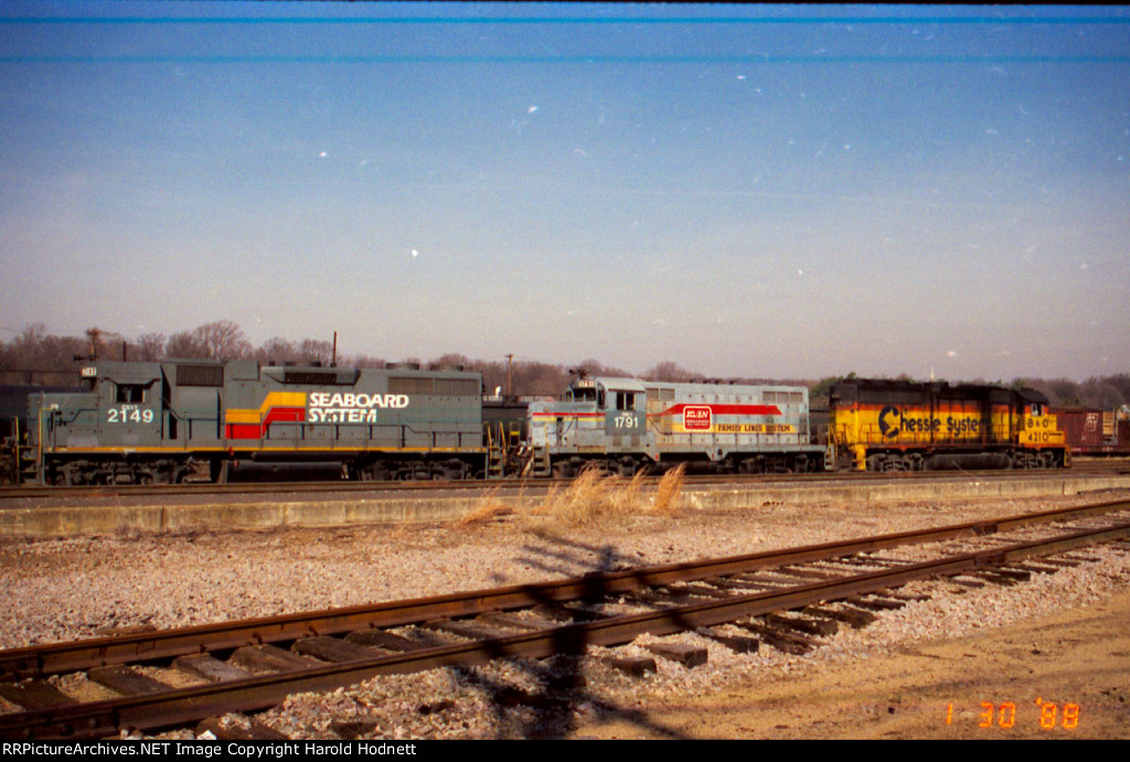 CSX 2149, CSX 1791 & B&O 4210 in the yard